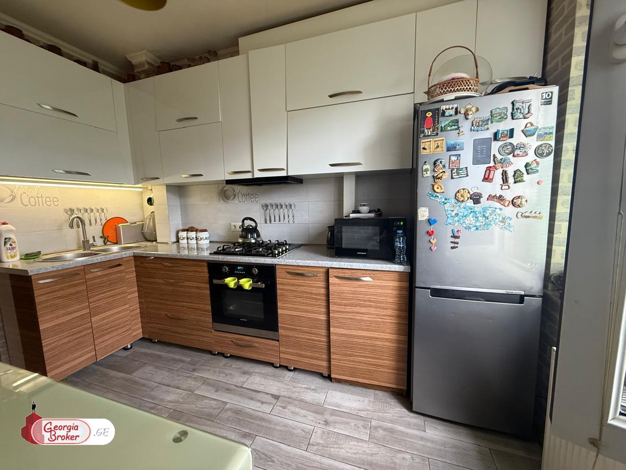 იყიდება ახალი გარემონტებული 3 ოთახიანი ბინა